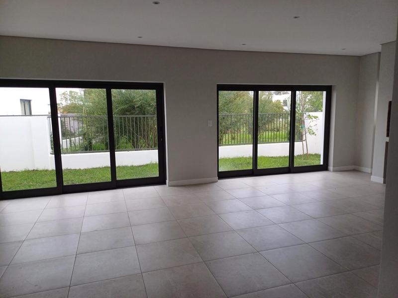 To Let 4 Bedroom Property for Rent in Somerset West Western Cape